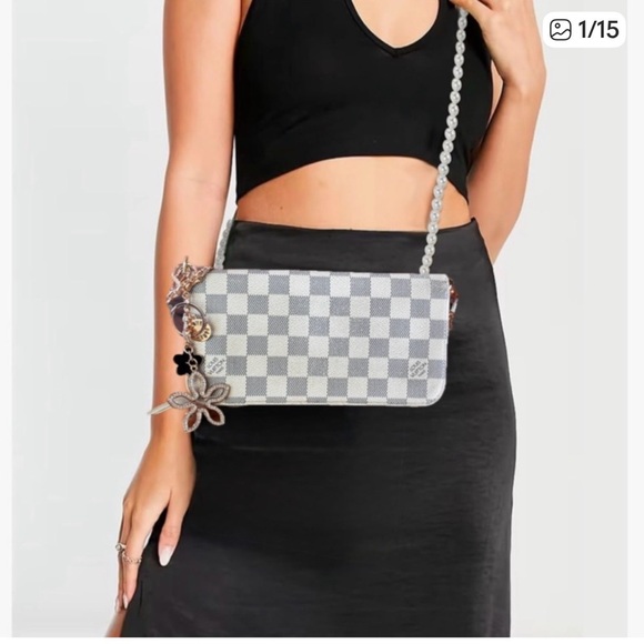 Louis Vuitton vintage luxury 4 less 🔥 Authentic carry a story not just a bag❤️❤️ - Picture 9 of 17